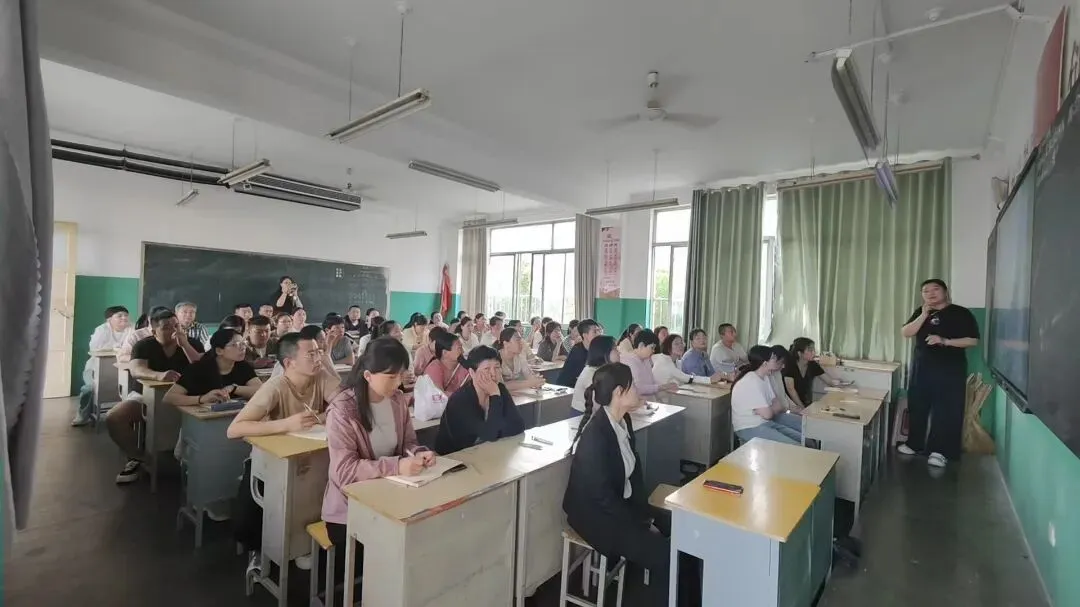 同心冲刺 决胜中考——京华中学初三年级家长会圆满举行 第11张