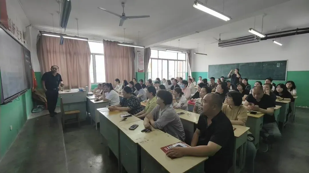同心冲刺 决胜中考——京华中学初三年级家长会圆满举行 第13张