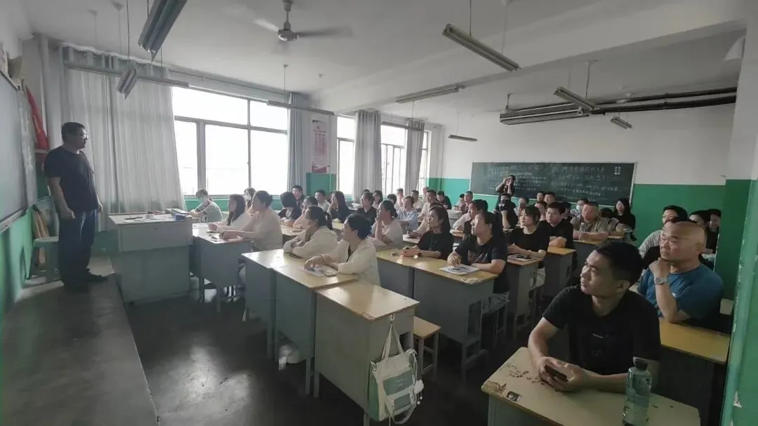 同心冲刺 决胜中考——京华中学初三年级家长会圆满举行 第14张
