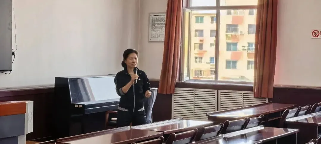 “轻松备考·中考减压”心理活动走进第三十中学 第2张