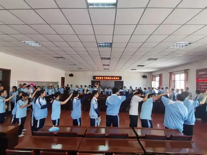 “轻松备考·中考减压”心理活动走进第三十中学 第3张