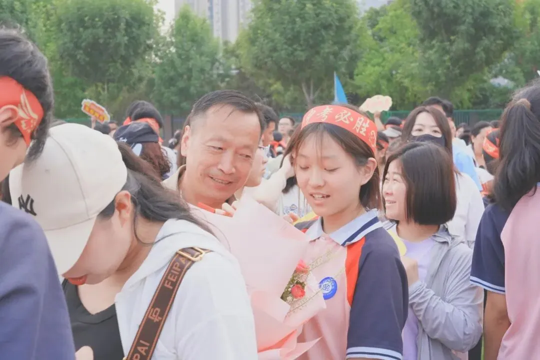 燃动青春,决胜中考——新乡市英才学校 2026 届中考冲刺誓师大会活动纪实 第11张