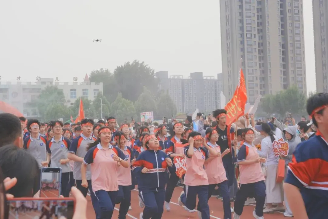 燃动青春,决胜中考——新乡市英才学校 2026 届中考冲刺誓师大会活动纪实 第13张