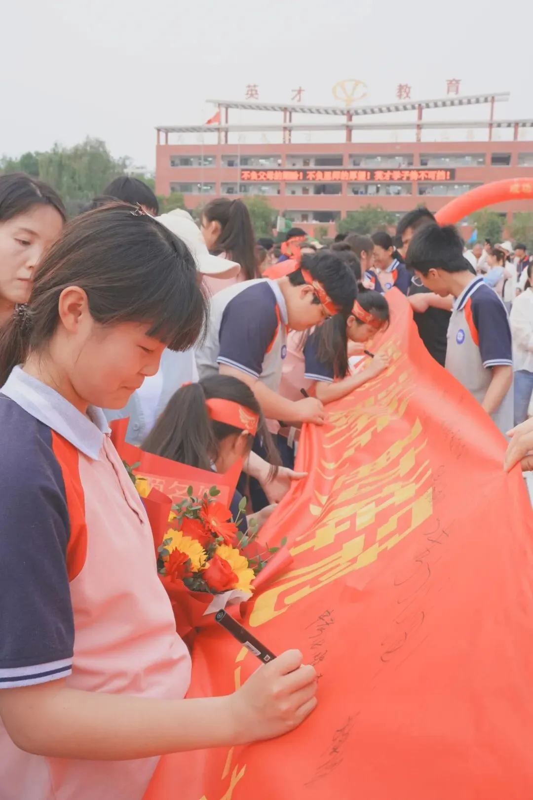 燃动青春,决胜中考——新乡市英才学校 2026 届中考冲刺誓师大会活动纪实 第15张