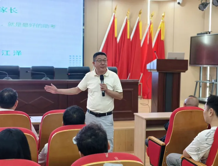 【校园动态】家校凝心筑底气 温情护航迎中考——武穴市实验中学召开家长心理健康专题培训会 第3张