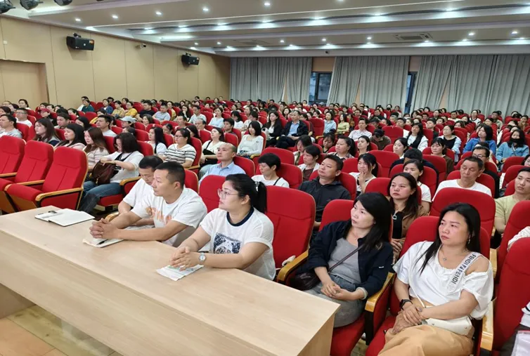 【校园动态】家校凝心筑底气 温情护航迎中考——武穴市实验中学召开家长心理健康专题培训会 第6张