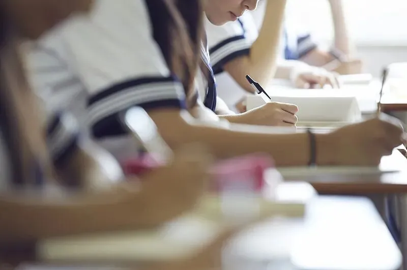 中考最扎心的真相:真正拖垮孩子的,从来不是成绩,而是家长的无知 第2张