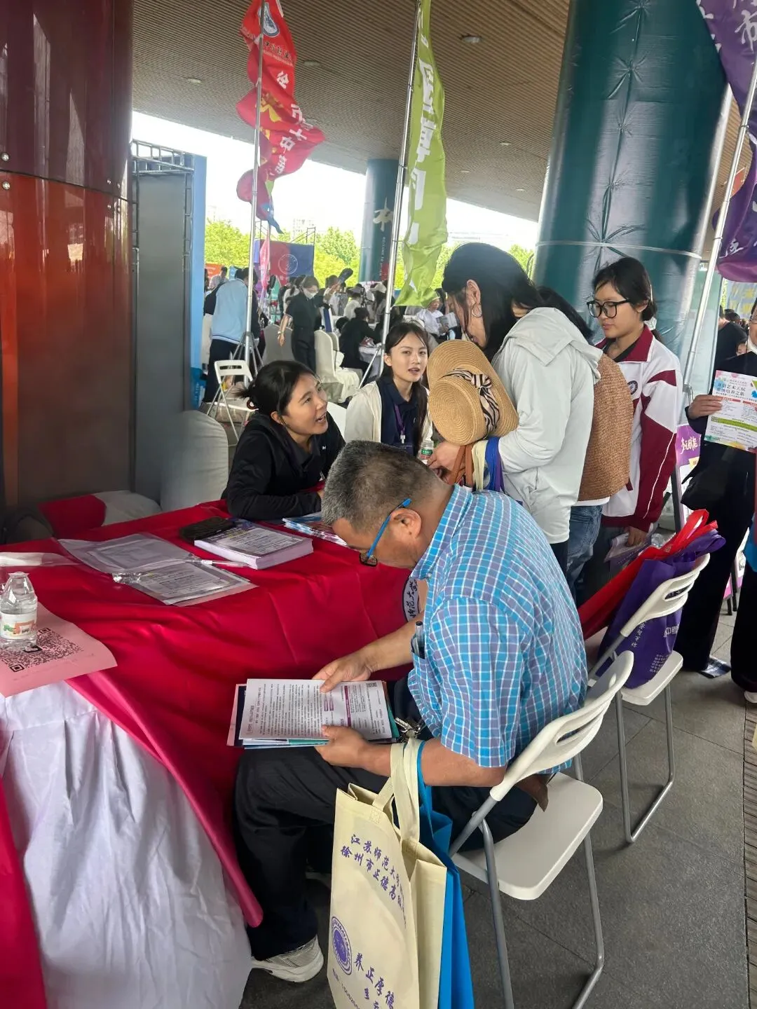 人气炸裂!徐州中考招生咨询会正德高中展位被围满!5月17日校园开放日邀您实地探校! 第3张