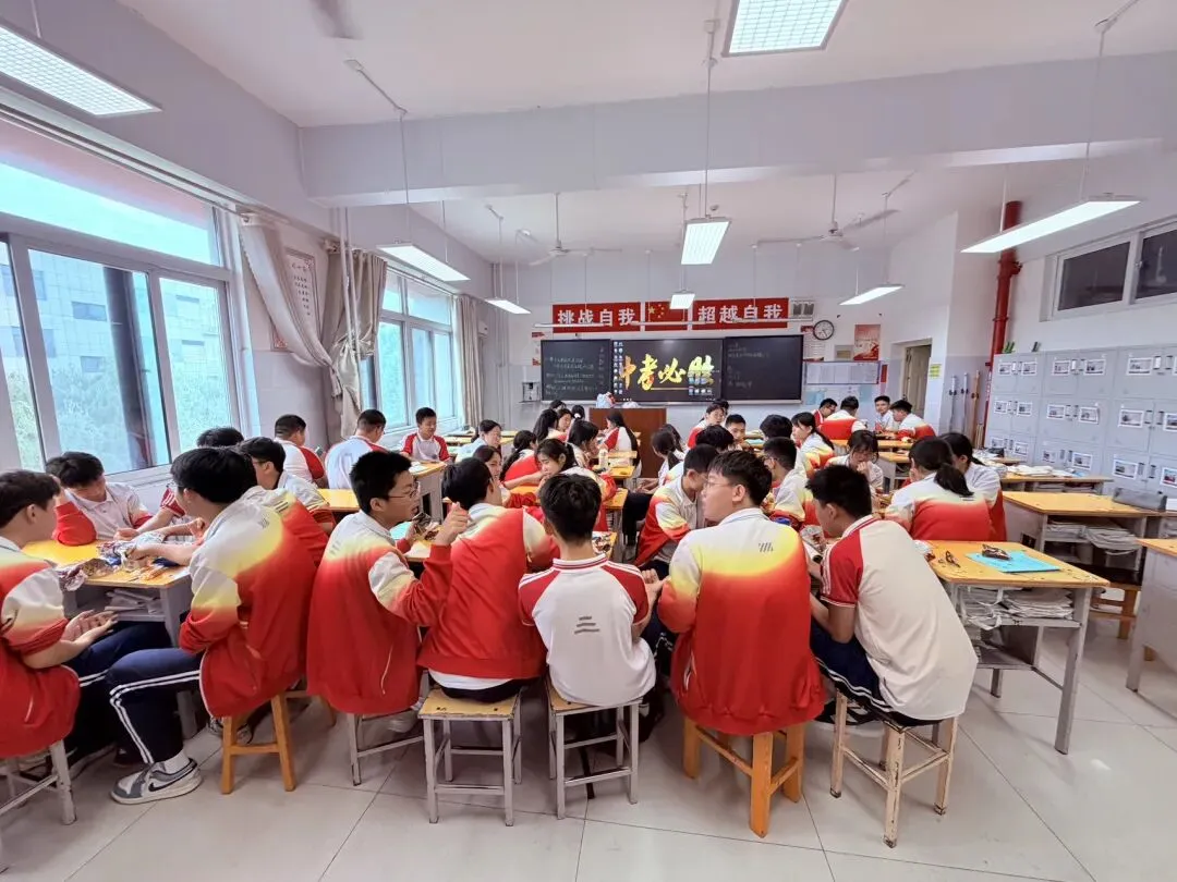 舌尖上的初三,暖心聚力战中考|聊城文苑初级中学初三107班别样减压主题班会课 第5张