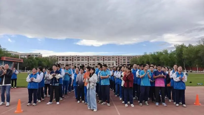 【特色活动】 绳聚合力 决战中考——石河子第八中学九年级拔河比赛圆满落幕 第3张