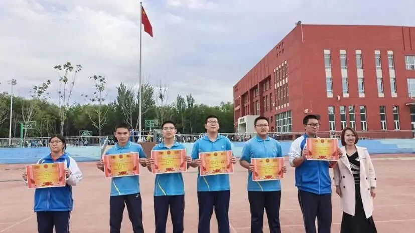 【特色活动】 绳聚合力 决战中考——石河子第八中学九年级拔河比赛圆满落幕 第4张