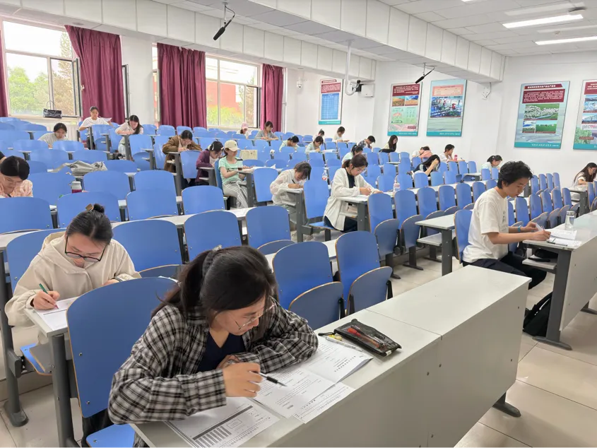 教育学院开展大学英语四级模拟考试 第5张