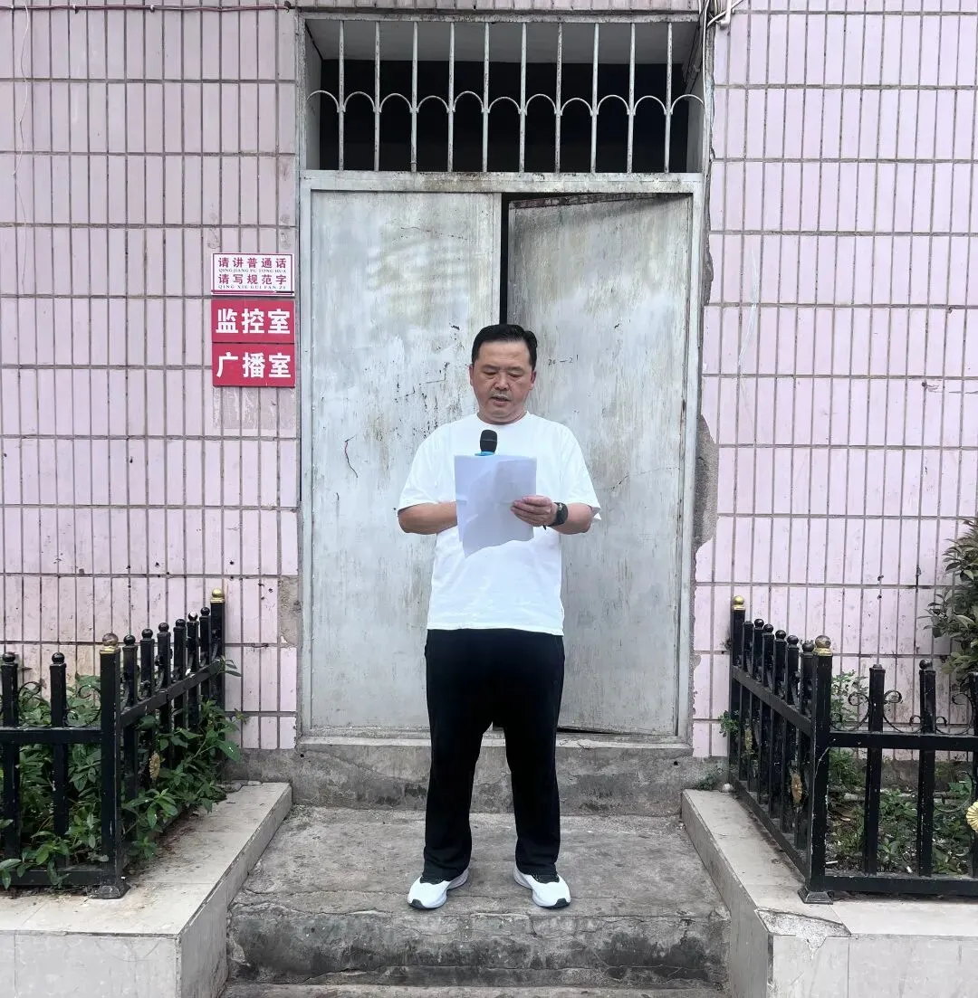 家校同心筑梦 携手冲刺中考——彝良县实验中学举行中考冲刺动员大会暨家长会 第10张