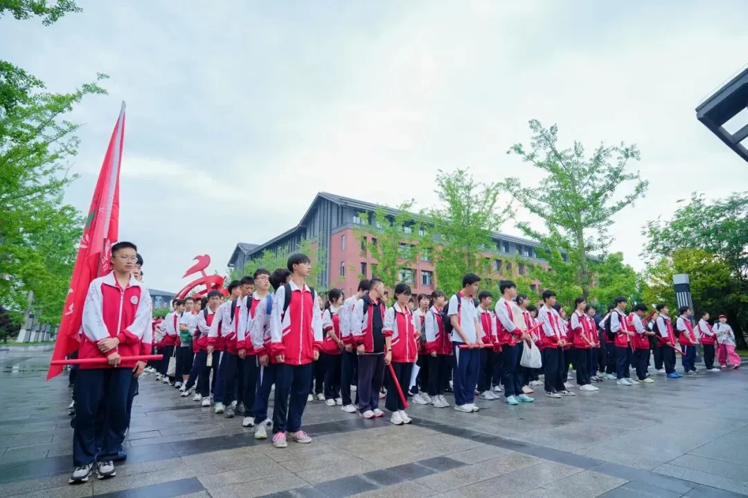 重走长征路·逐梦中考行|民附贵阳少年以脚步砺初心,以壮志赴征程 第3张