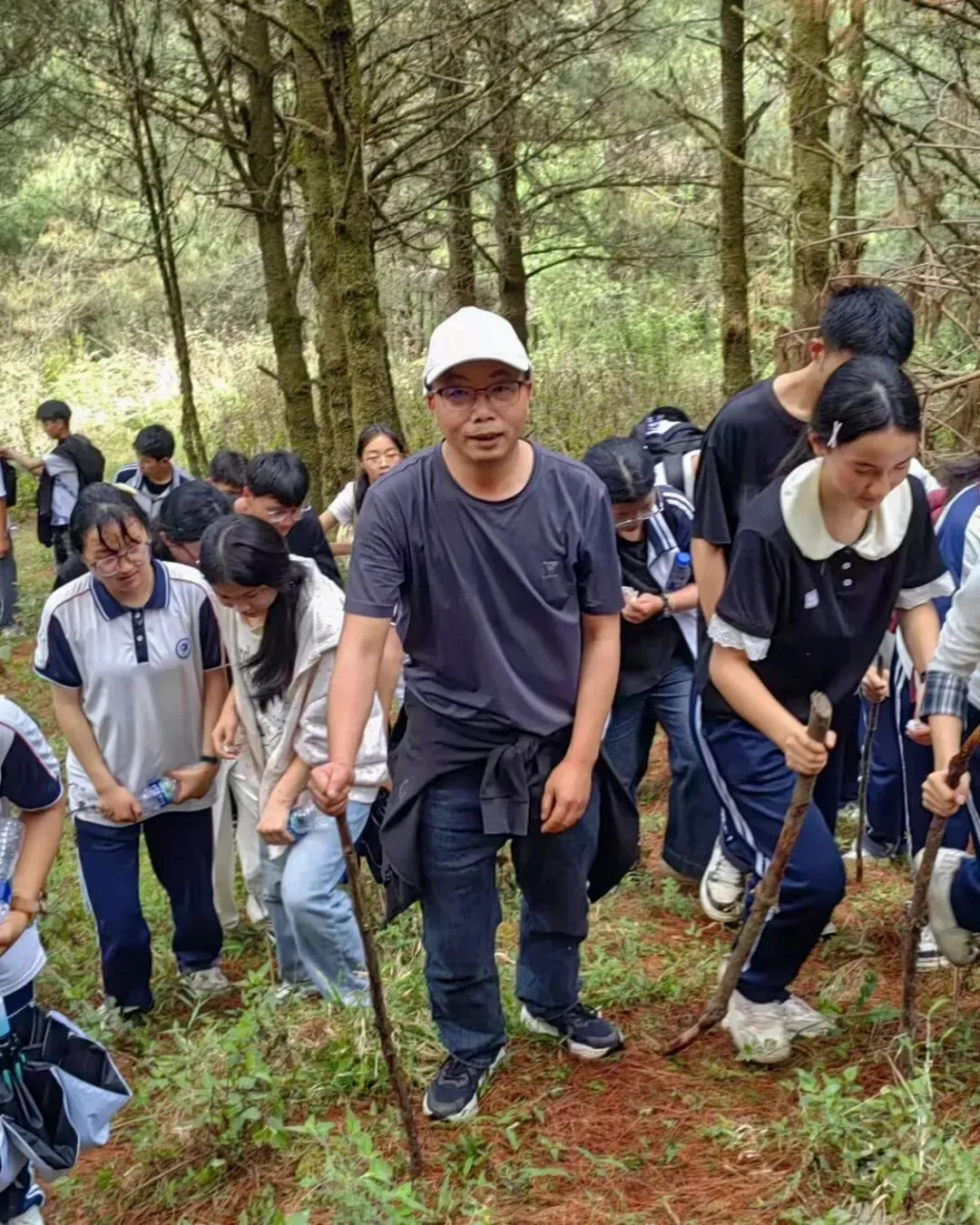 踏歌而行赴山野 砺志拼搏战中考——腾冲市中和中学九年级登顶打鹰山开展励志拓展活动 第20张
