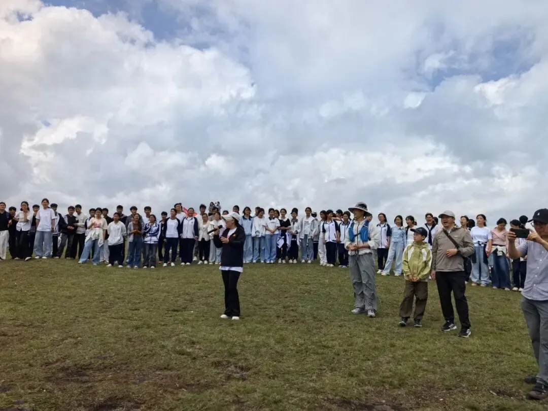 踏歌而行赴山野 砺志拼搏战中考——腾冲市中和中学九年级登顶打鹰山开展励志拓展活动 第42张