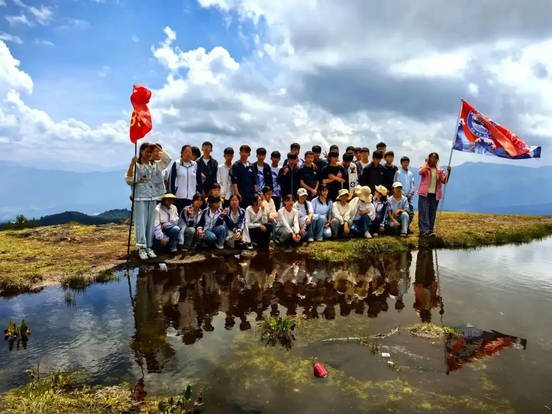 踏歌而行赴山野 砺志拼搏战中考——腾冲市中和中学九年级登顶打鹰山开展励志拓展活动 第49张