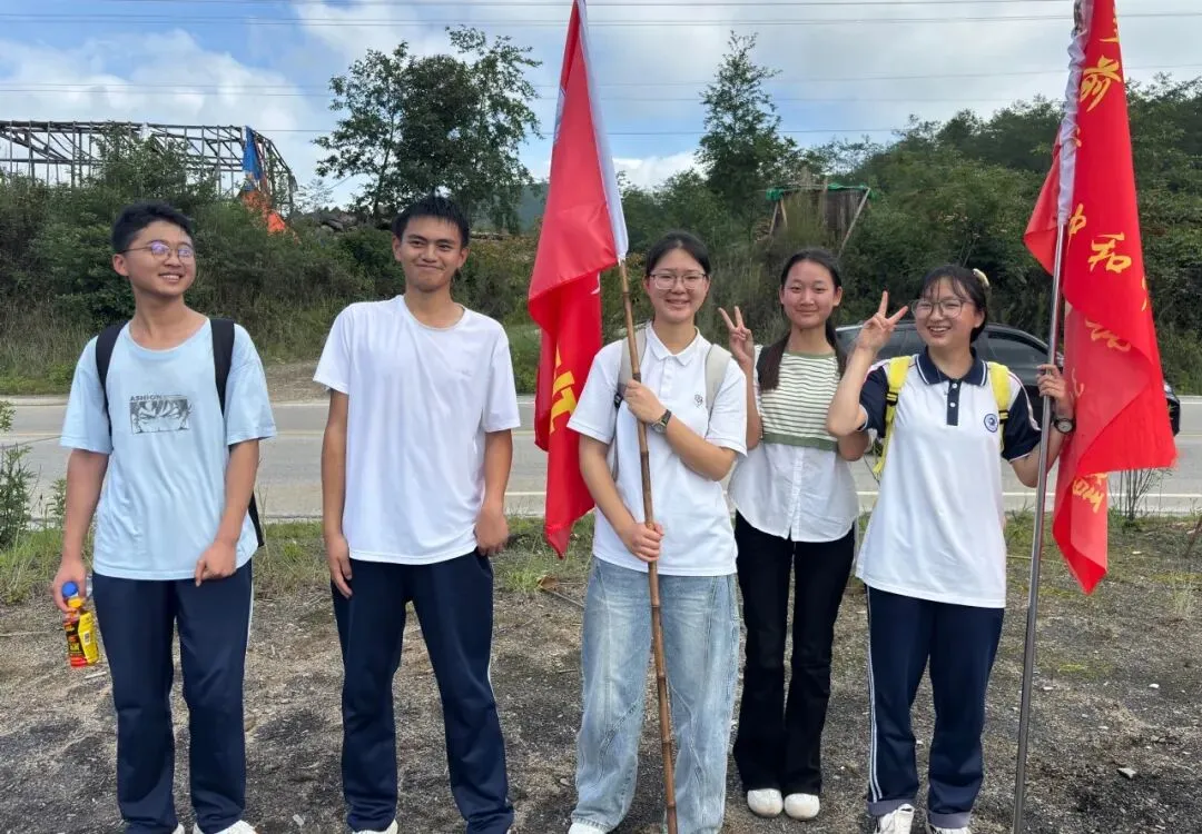 踏歌而行赴山野 砺志拼搏战中考——腾冲市中和中学九年级登顶打鹰山开展励志拓展活动 第55张