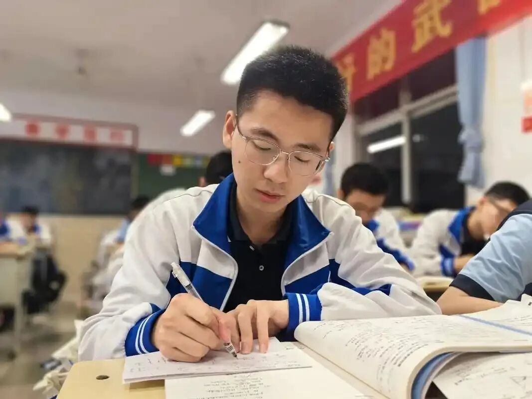 高考冲刺:为何模考600分的学霸敢“不写作业”?真相在这里 第1张