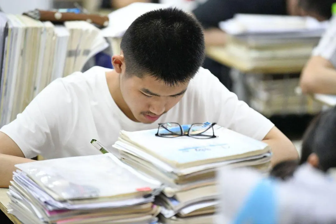 高考冲刺:为何模考600分的学霸敢“不写作业”?真相在这里 第3张
