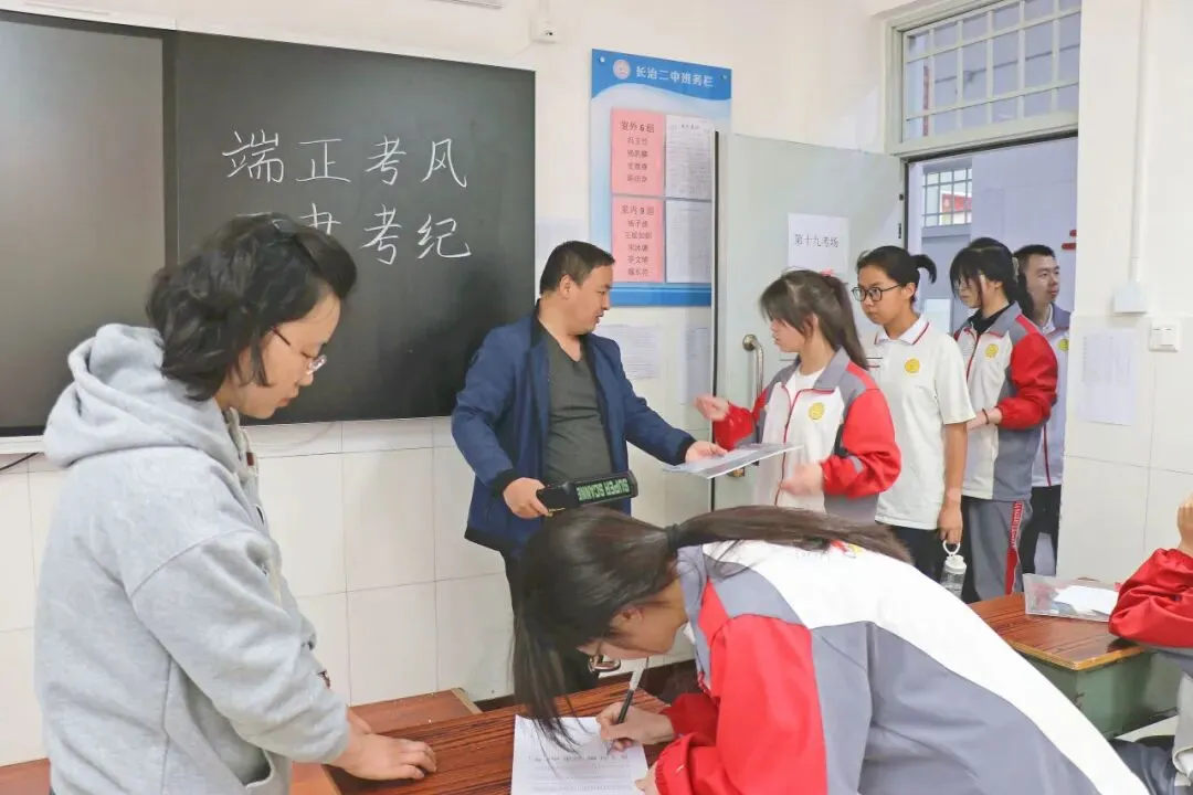 “高考”进行时——我校举行全真模考实战演练 第15张