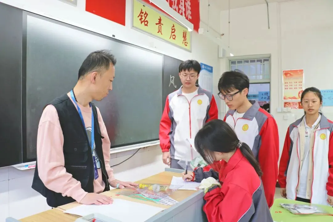“高考”进行时——我校举行全真模考实战演练 第16张