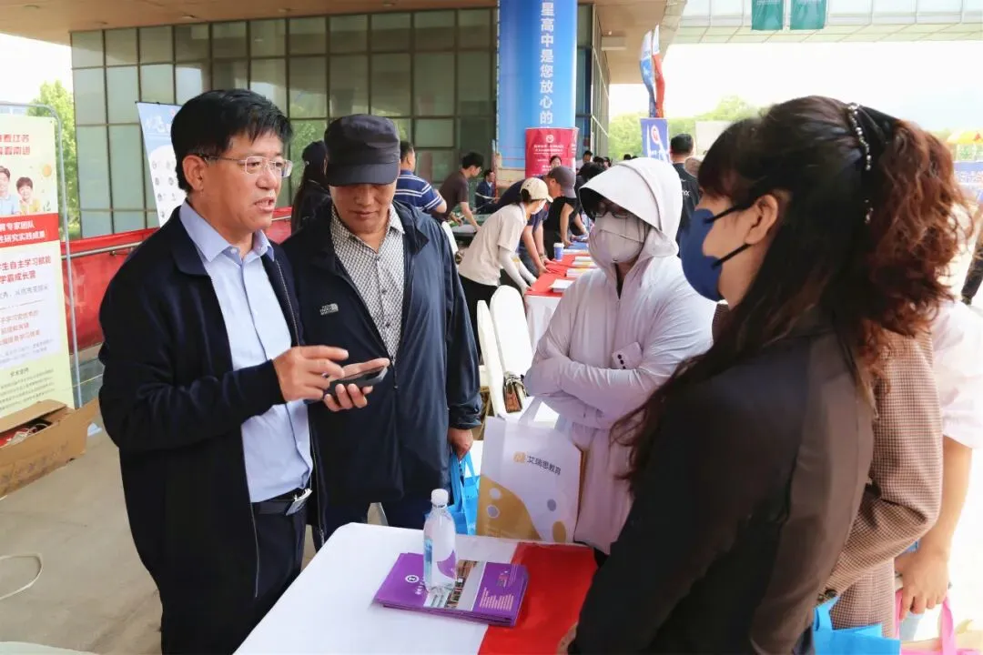 徐州市矿大实验学校参加第十六届中考招生咨询会 第13张