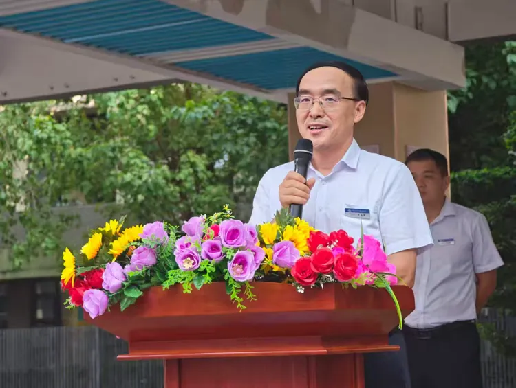 【校园动态】“助力中考,艺路生花”——海南华侨中学美丽沙分校第三届校园艺术节美侨有趣“市”——创意市集热闹开市-第4张图片-四季读书网 【校园动态】“助力中考,艺路生花”——海南华侨中学美丽沙分校第三届校园艺术节美侨有趣“市”——创意市集热闹开市-第4张图片-四季读书网
