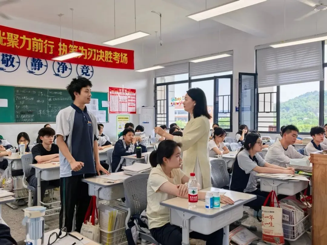 聚焦试卷讲评,深耕高效课堂 ——珺琟高复部2026届试卷讲评课赛课活动纪实-第7张图片-四季读书网