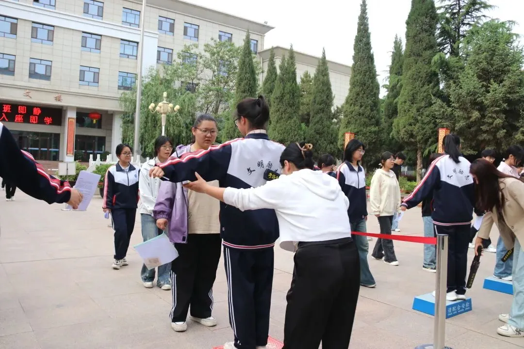 全真模拟砺精兵 蓄力高考正当时——靖远二中2026届高考全真圆满举行 第12张