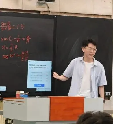 深耕真题研物理,凝心聚力促提升——冠县实高高考物理讲题大赛 第10张 深耕真题研物理,凝心聚力促提升——冠县实高高考物理讲题大赛 第10张