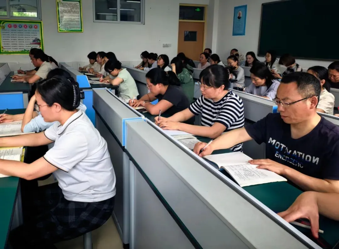 益都学校初中部召开阶段学情分析暨九年级中考策略研讨会议 第2张