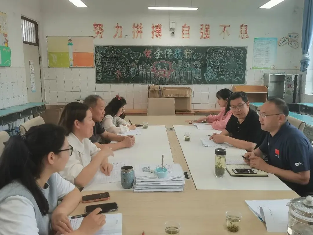精准视导明方向 凝心聚力备中考——区教研中心莅临我校开展初三备考专项视导工作 第1张