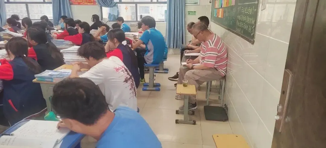 精准视导明方向 凝心聚力备中考——区教研中心莅临我校开展初三备考专项视导工作 第3张