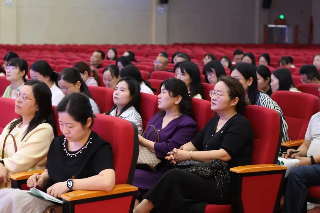应城市2026年初中英语中考复习备考研讨会在我校圆满举行 第14张 应城市2026年初中英语中考复习备考研讨会在我校圆满举行 第14张