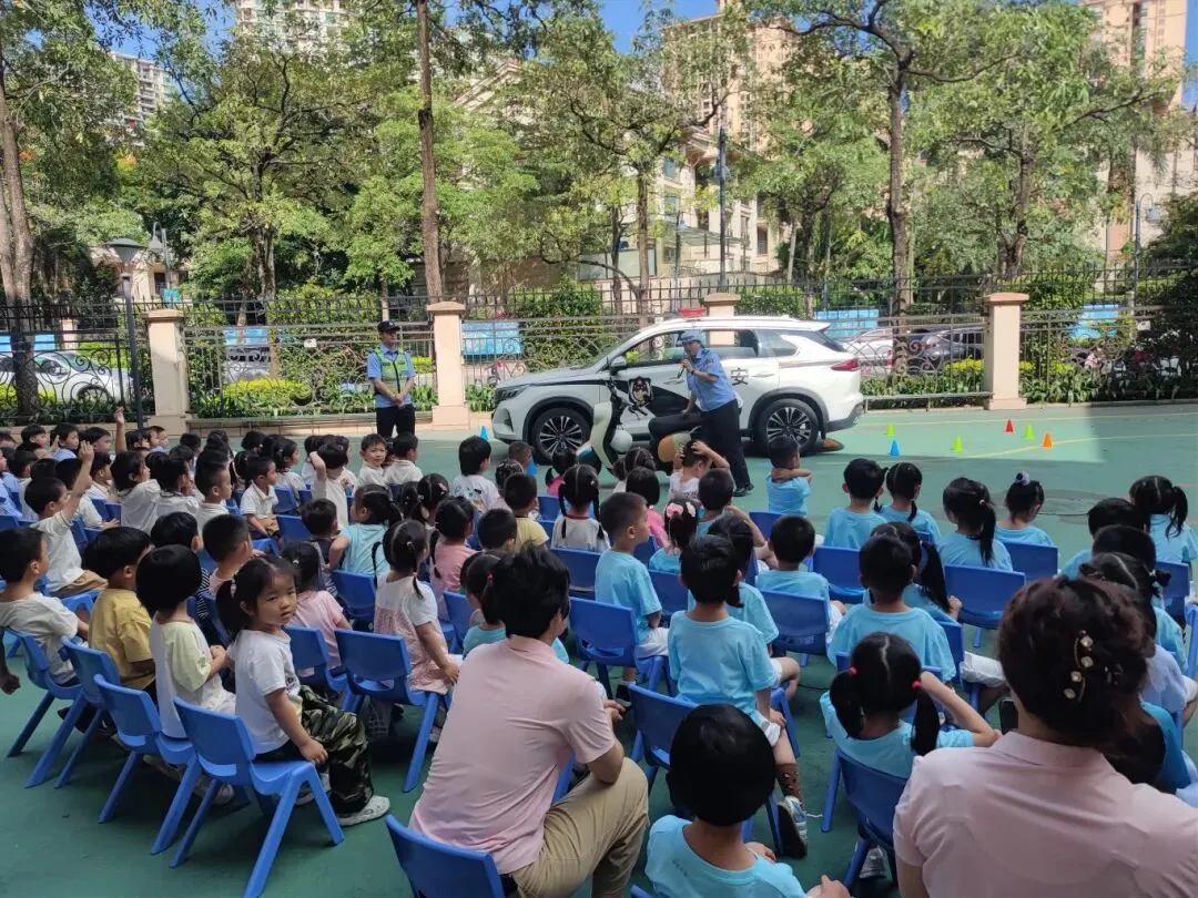 三乡交警进幼儿园,这场“模拟考”让萌娃直呼:记住了! 第3张