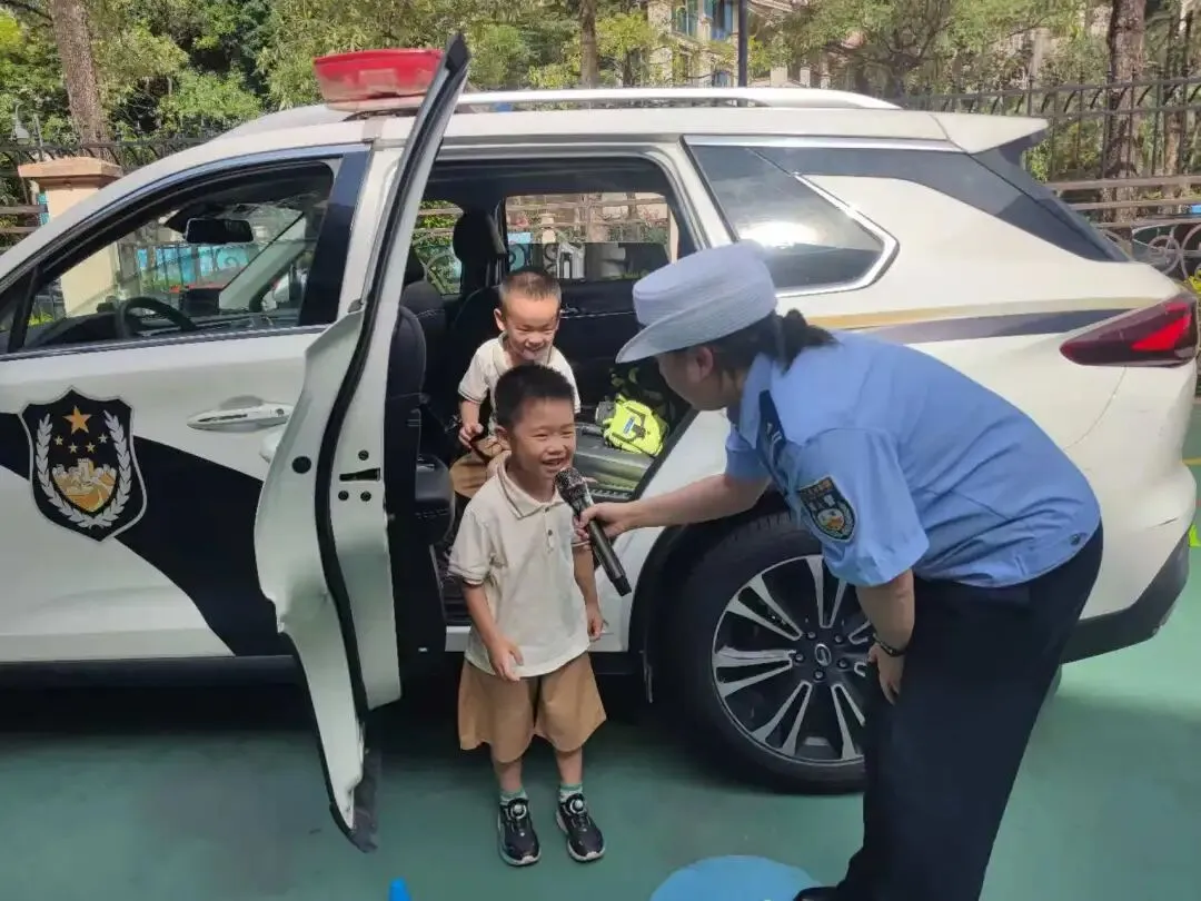 三乡交警进幼儿园,这场“模拟考”让萌娃直呼:记住了! 第4张