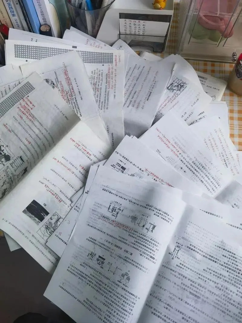 离中考不到30天,看着“心大”的儿子,我顶着大太阳跑遍了附近的民办高中 第1张 离中考不到30天,看着“心大”的儿子,我顶着大太阳跑遍了附近的民办高中 第1张