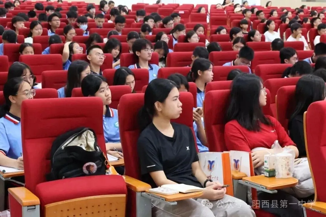 珠海中考名师天团空降!!2026年“鲲鹏营”来了,阳西一中盛邀初三学子共赴鲲鹏之约,见证冲刺的锋芒与力量!!! 第47张 珠海中考名师天团空降!!2026年“鲲鹏营”来了,阳西一中盛邀初三学子共赴鲲鹏之约,见证冲刺的锋芒与力量!!! 第47张