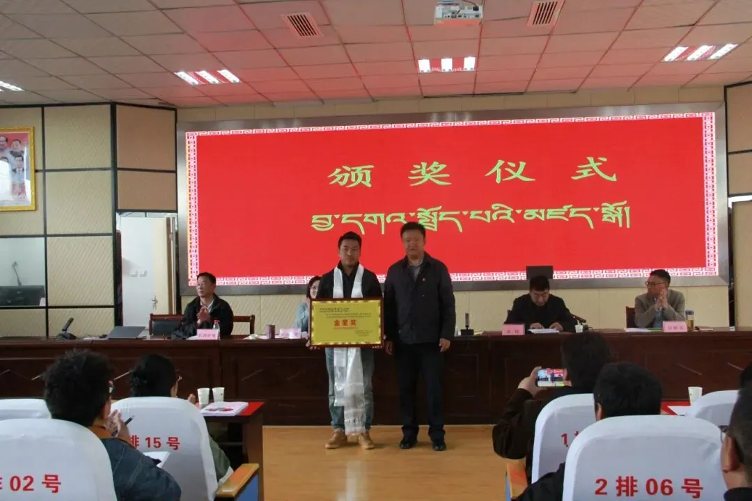 卡若区小学毕业班第二次模拟考试质量分析会在市一小召开 第2张