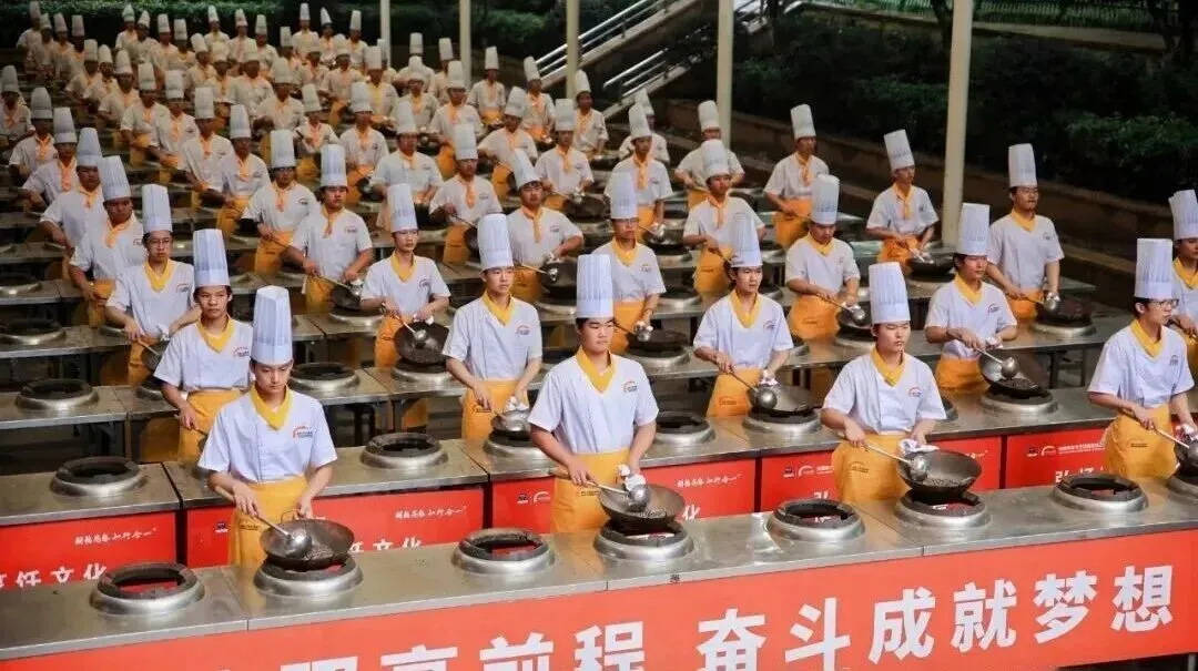 中考分数不够上普高,这所重点烹饪职校中低分段可报! 第20张