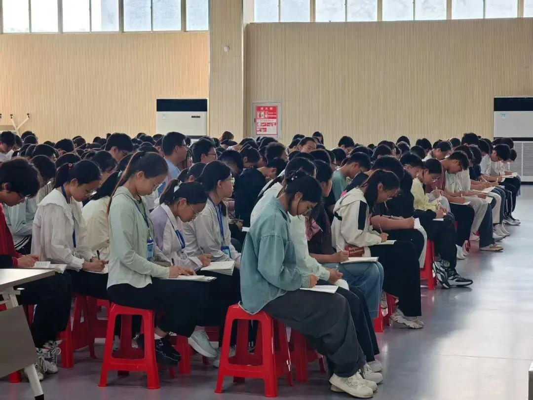 名师引航解文思,妙笔赋能赢中考|宜兴市阳光未来双语学校(凌霞校区)成功举办姚卫伟专家作文专题讲座 第29张