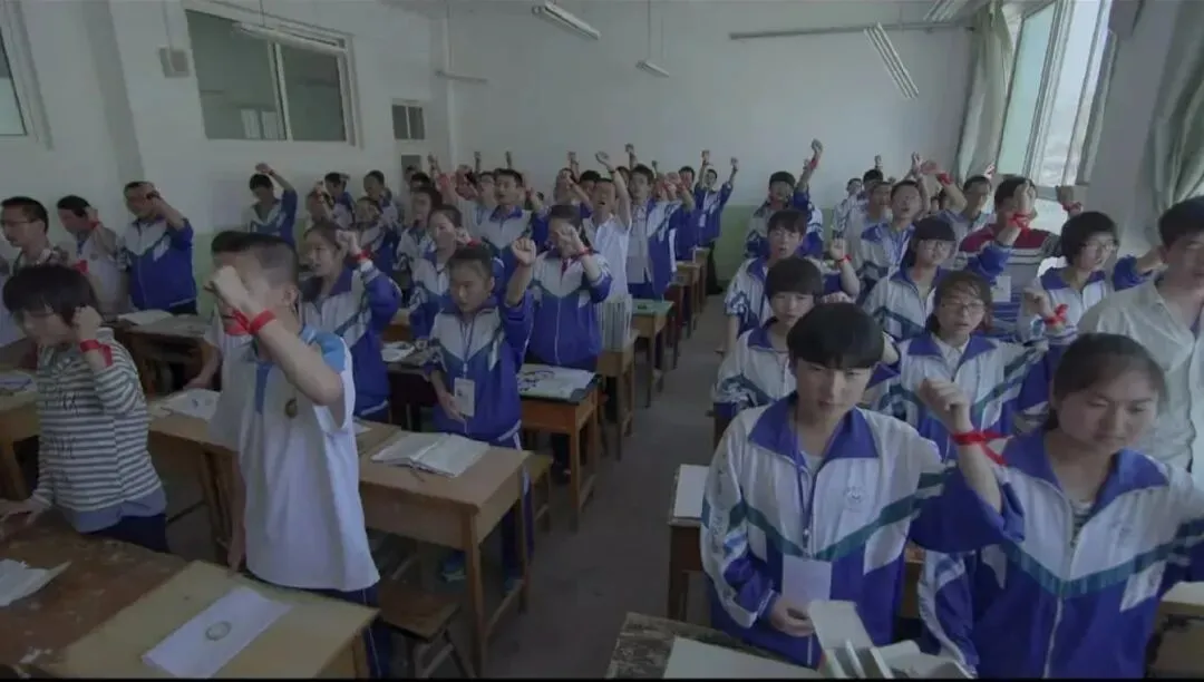 马上高考了,再看《高考》,才懂那张试卷压着多少人的明天 第2张