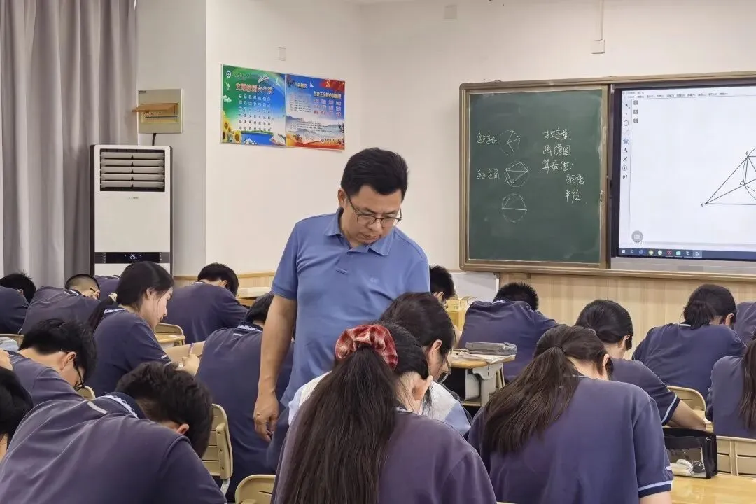 【红山快讯】聚焦中考精研课堂 校际携手聚力备考 第15张