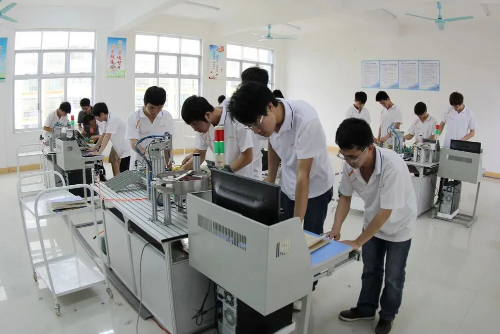 2026 中考家长必看|孩子成绩差别焦虑!广西公办名校,免学费、可升学、包就业,给孩子另一条黄金出路! 第6张