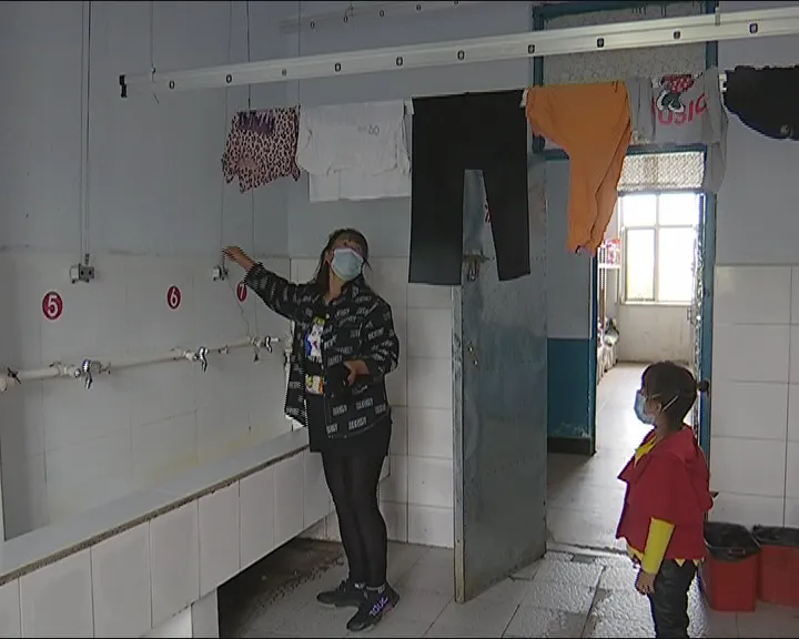 封闭教学,她带着母亲和妹妹备战中考 第3张 封闭教学,她带着母亲和妹妹备战中考 第3张