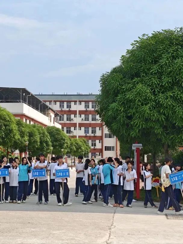 家校同心聚力 携手备战中考——百色市田阳区实验中学分校召开2026年春季学期九年级家长会 第17张 家校同心聚力 携手备战中考——百色市田阳区实验中学分校召开2026年春季学期九年级家长会 第17张