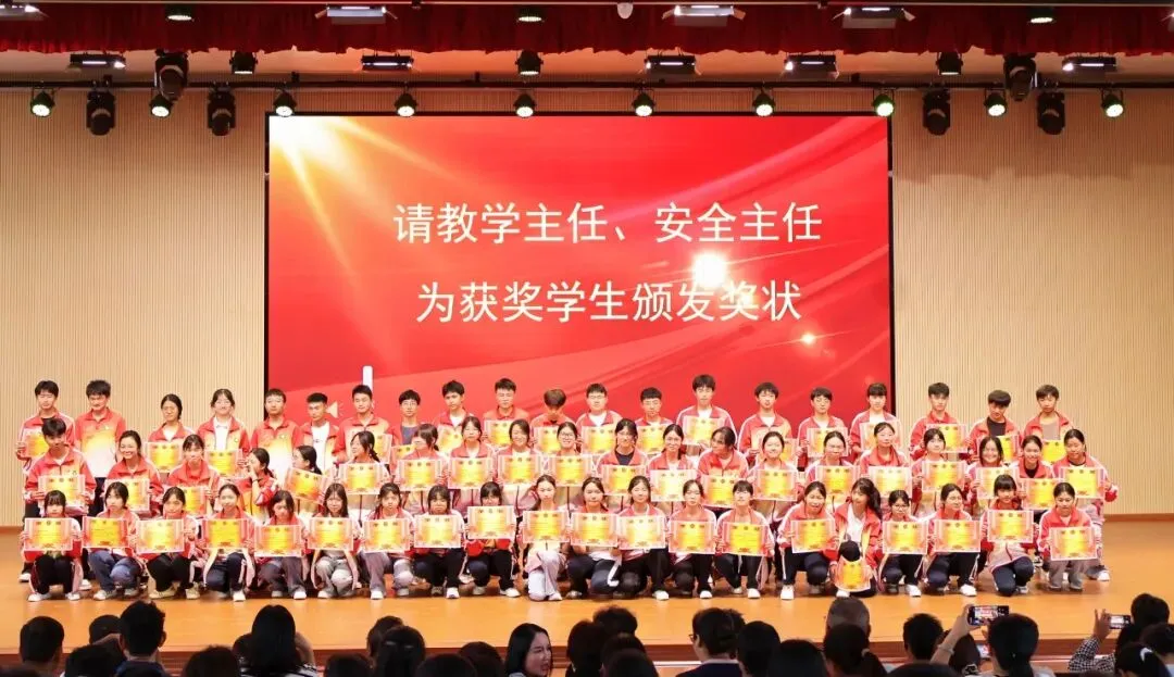全力冲刺三十天 圆梦中考正当时|弥阳中学中考冲刺表彰暨誓师大会-第9张图片-四季读书网