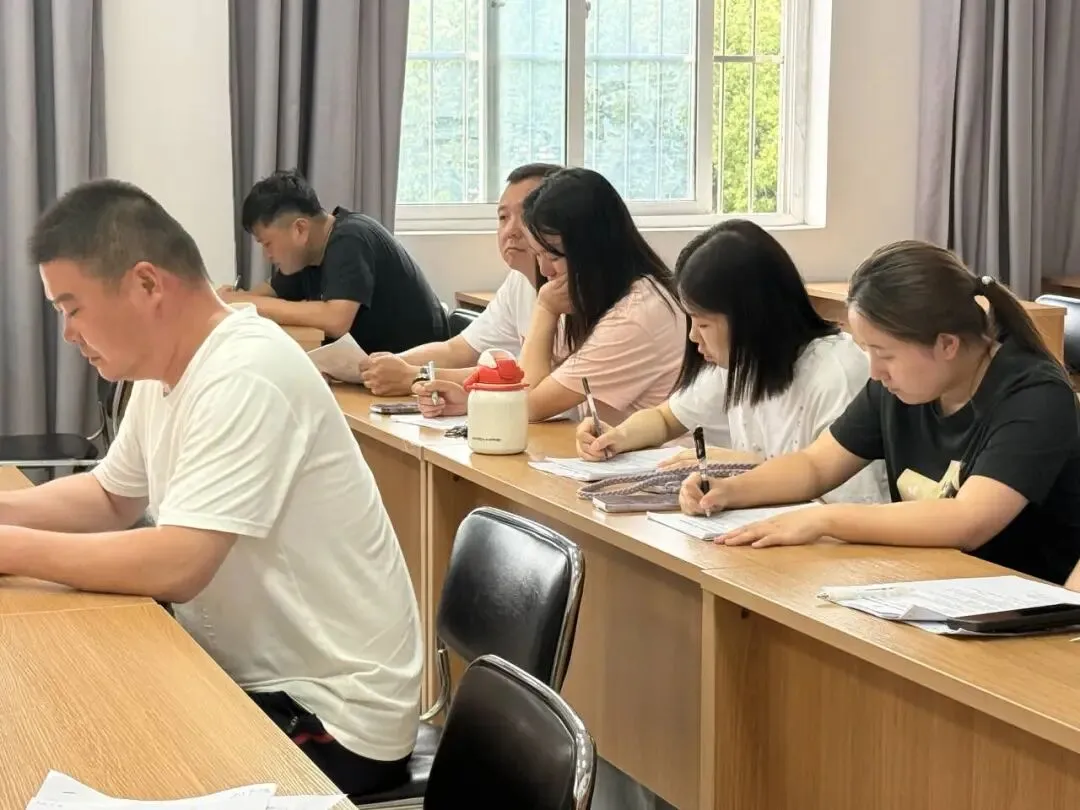 【社工站】慈惠街道开展初级社工师考前试卷解析培训 经验分享鼓干劲 以考促学强本领 第4张 【社工站】慈惠街道开展初级社工师考前试卷解析培训 经验分享鼓干劲 以考促学强本领 第4张