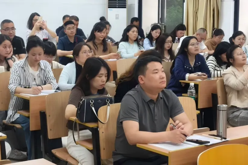 研模明方向 聚力战中考 ——区初中道德与法治复习研讨会在我校圆满举行 第9张